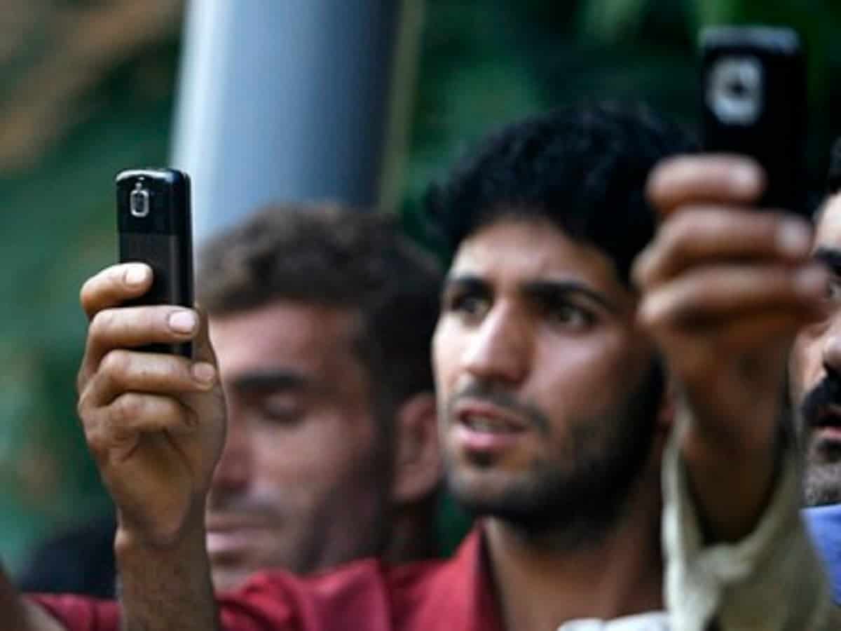 Internet and phone services suspended in kashmir