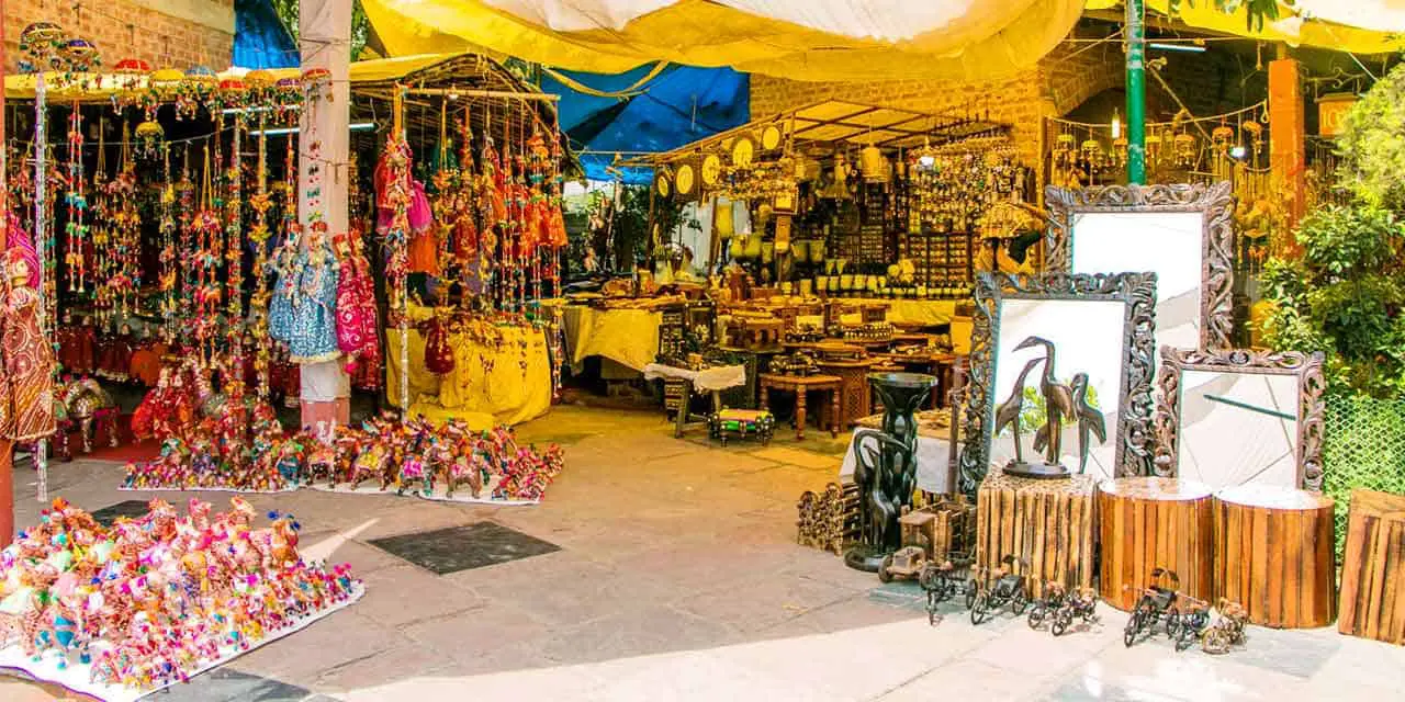 places to visit in Delhi with family:  Dilli Haat