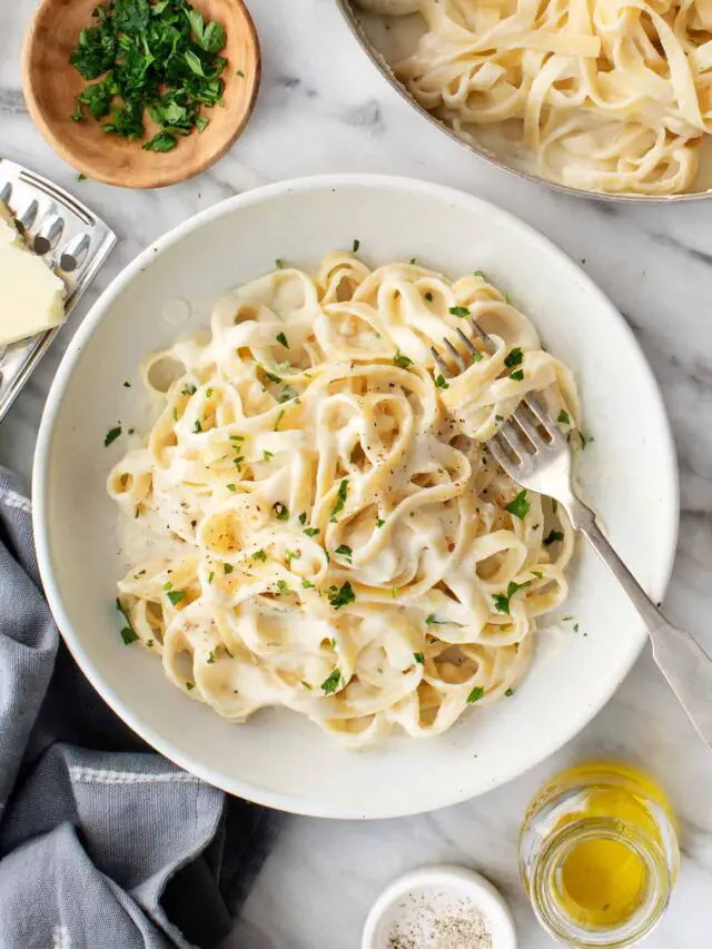Easy Homemade Fettuccine Alfredo Recipe